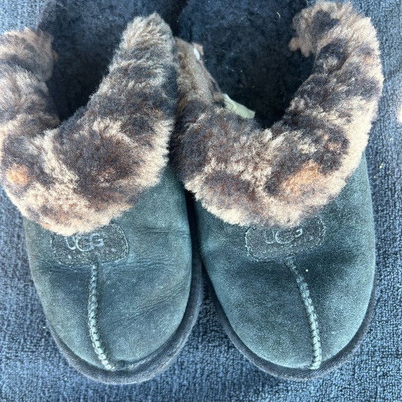UGG woman’s black suede slippers with Faux Fur Trim size 7 - Picture 9 of 11